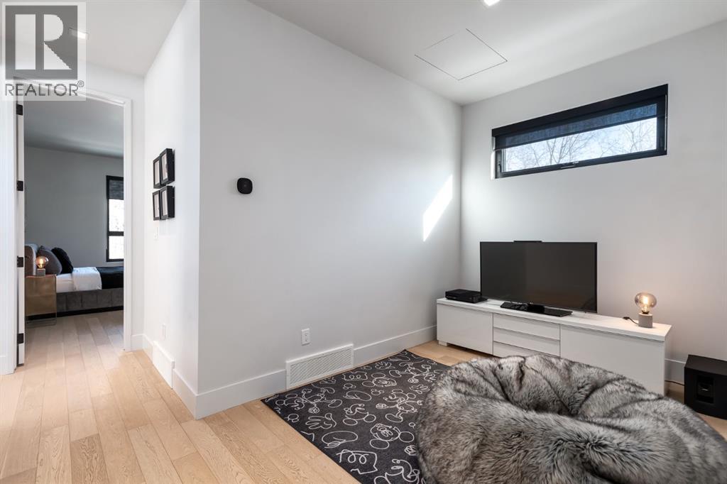 Single Family House for Sale in  Cliffe Avenue SW Elboya Calgary 