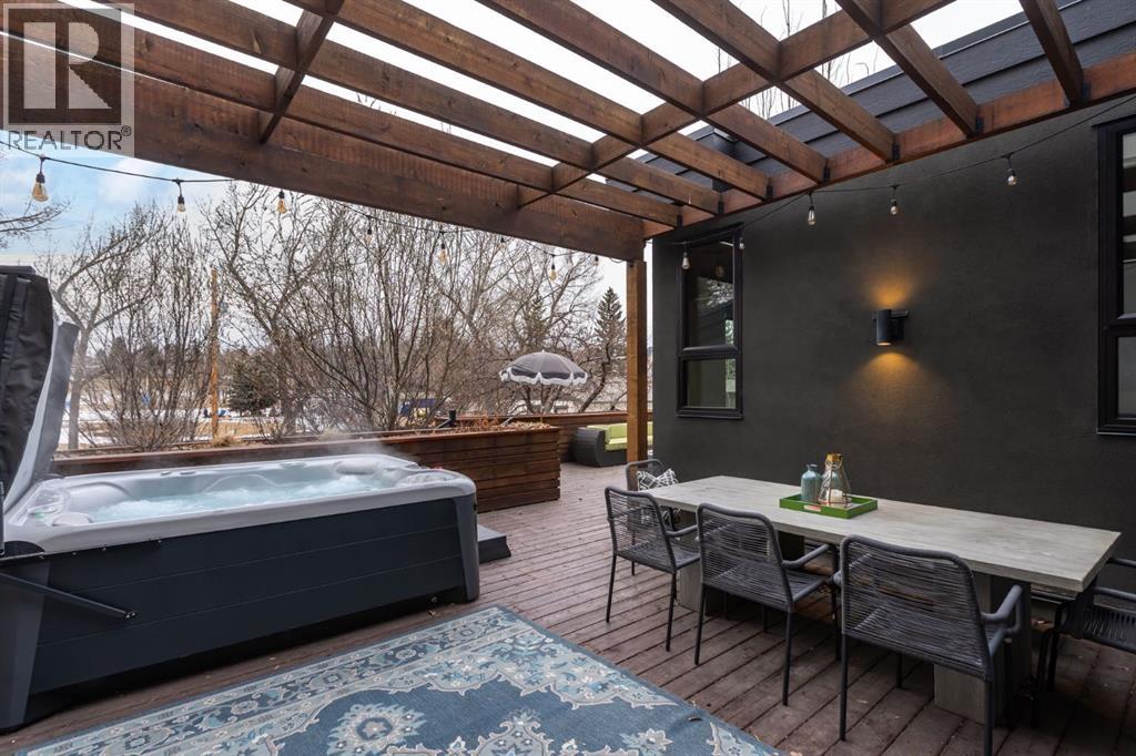 Single Family House for Sale in  Cliffe Avenue SW Elboya Calgary 