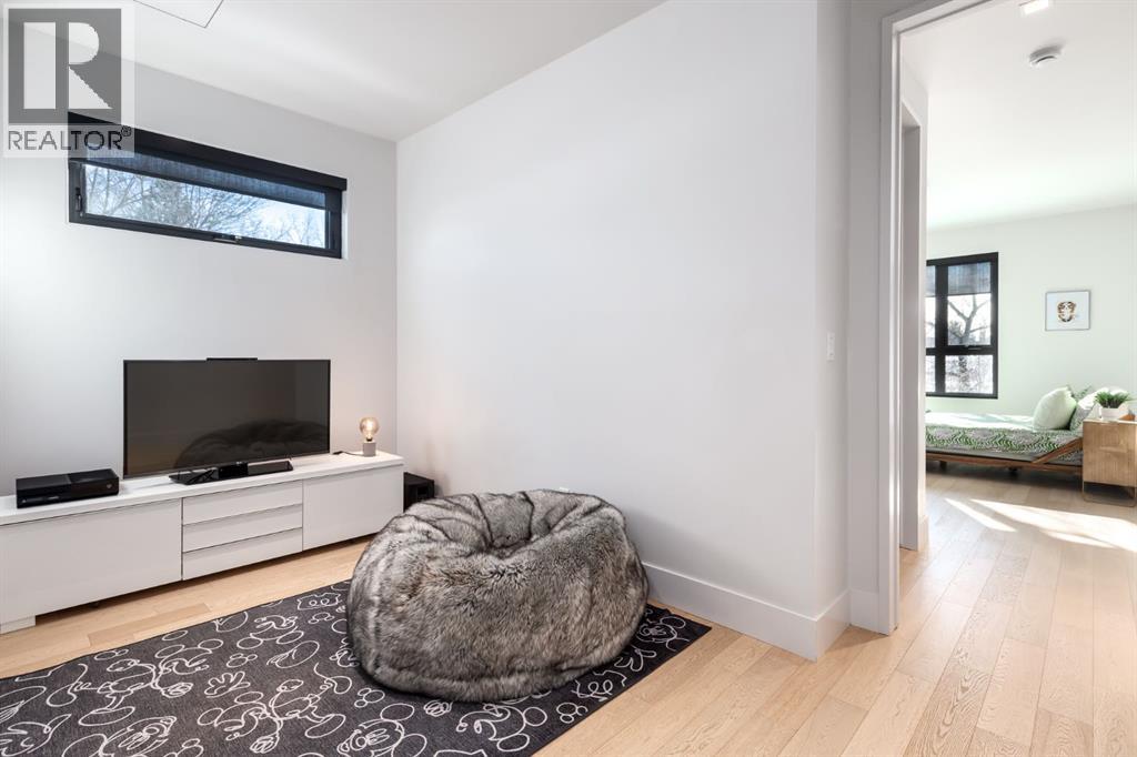 Single Family House for Sale in  Cliffe Avenue SW Elboya Calgary 