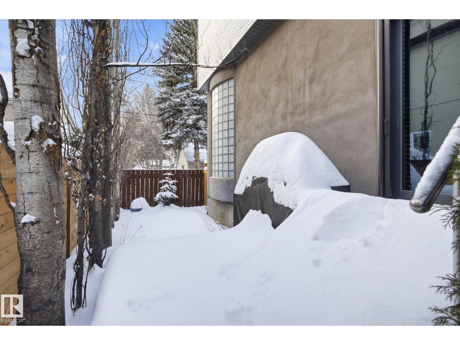 9012 98 ST NW, Edmonton