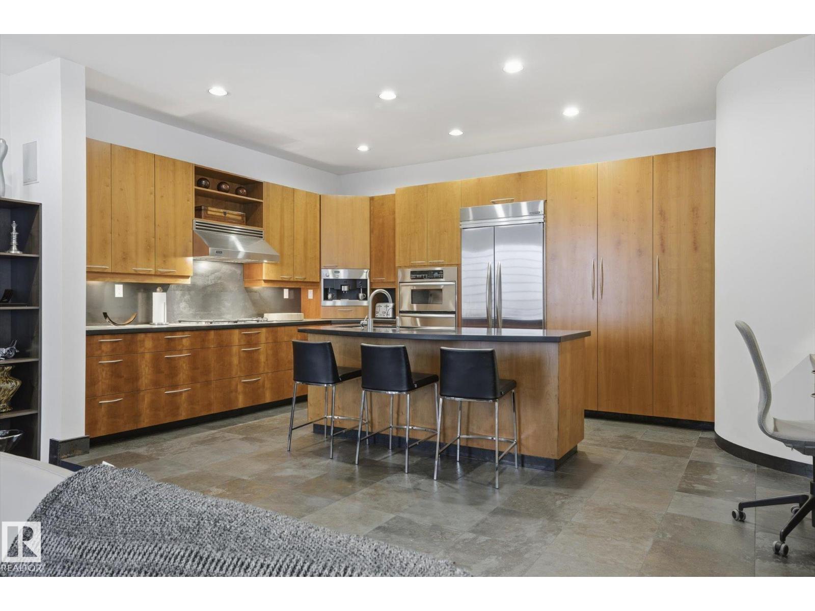 9012 98 ST NW, Edmonton