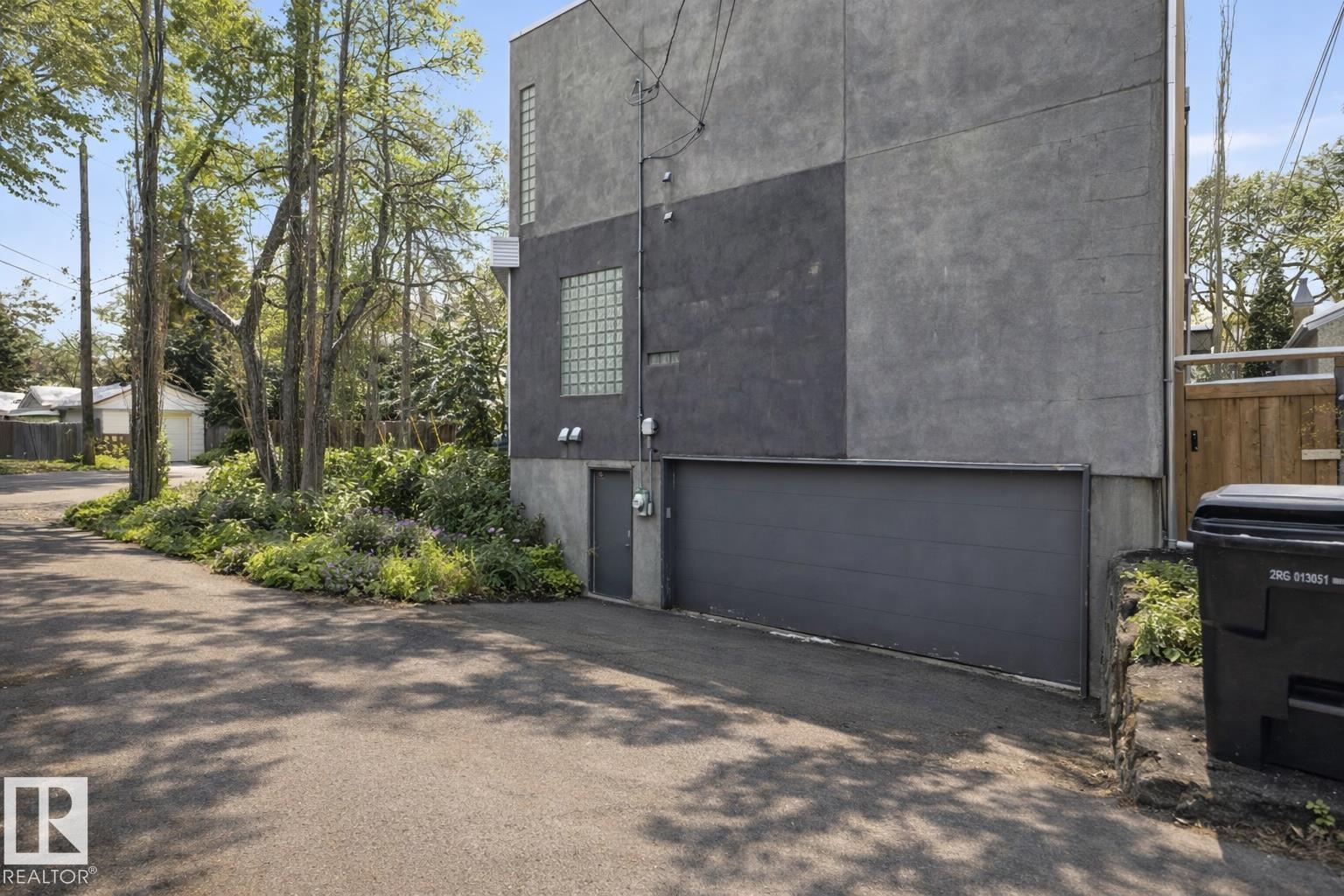 9012 98 ST NW, Edmonton