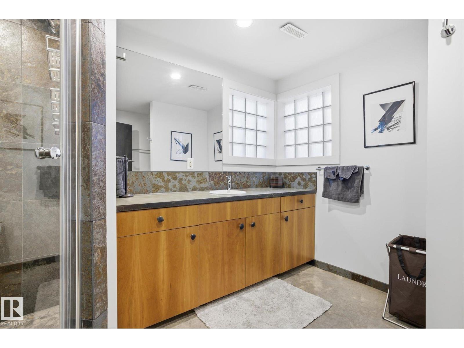 9012 98 ST NW, Edmonton