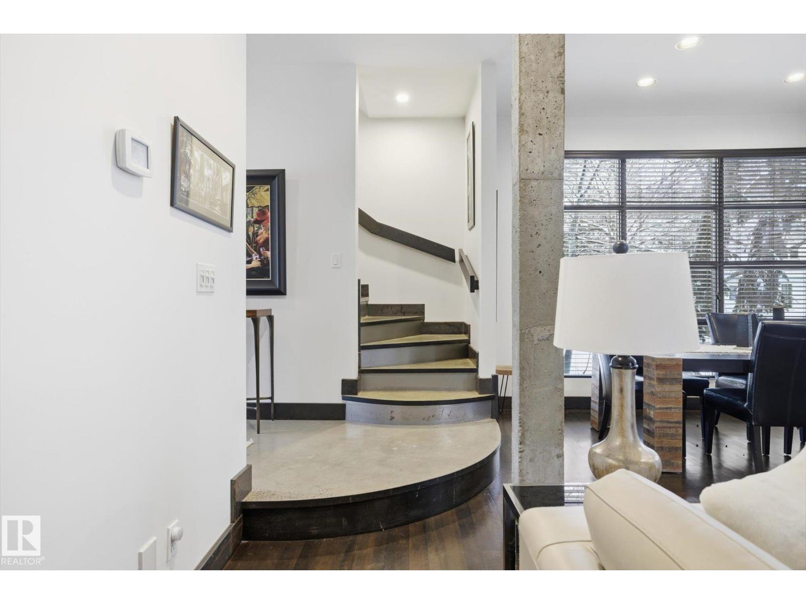 9012 98 ST NW, Edmonton