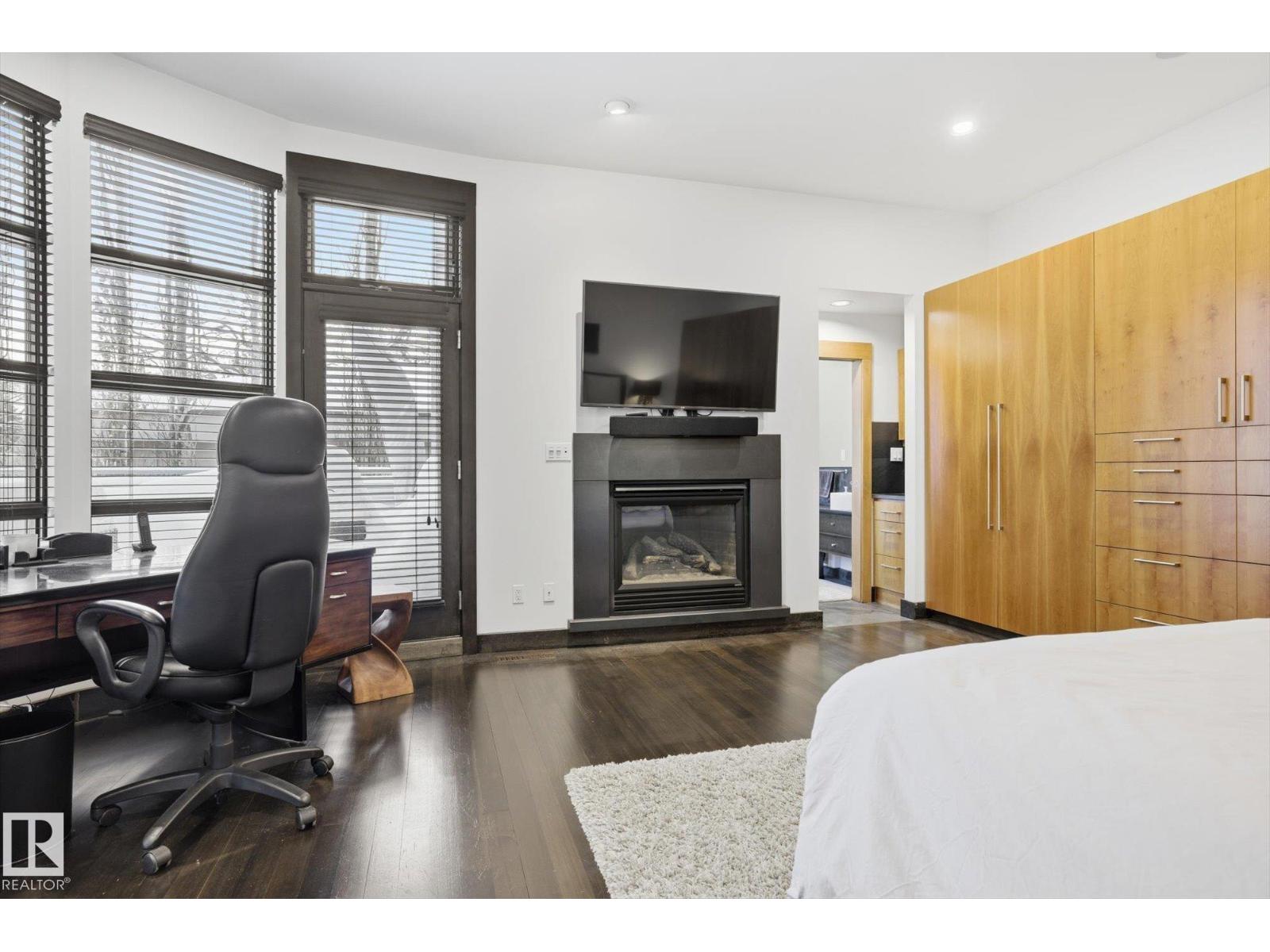 9012 98 ST NW, Edmonton