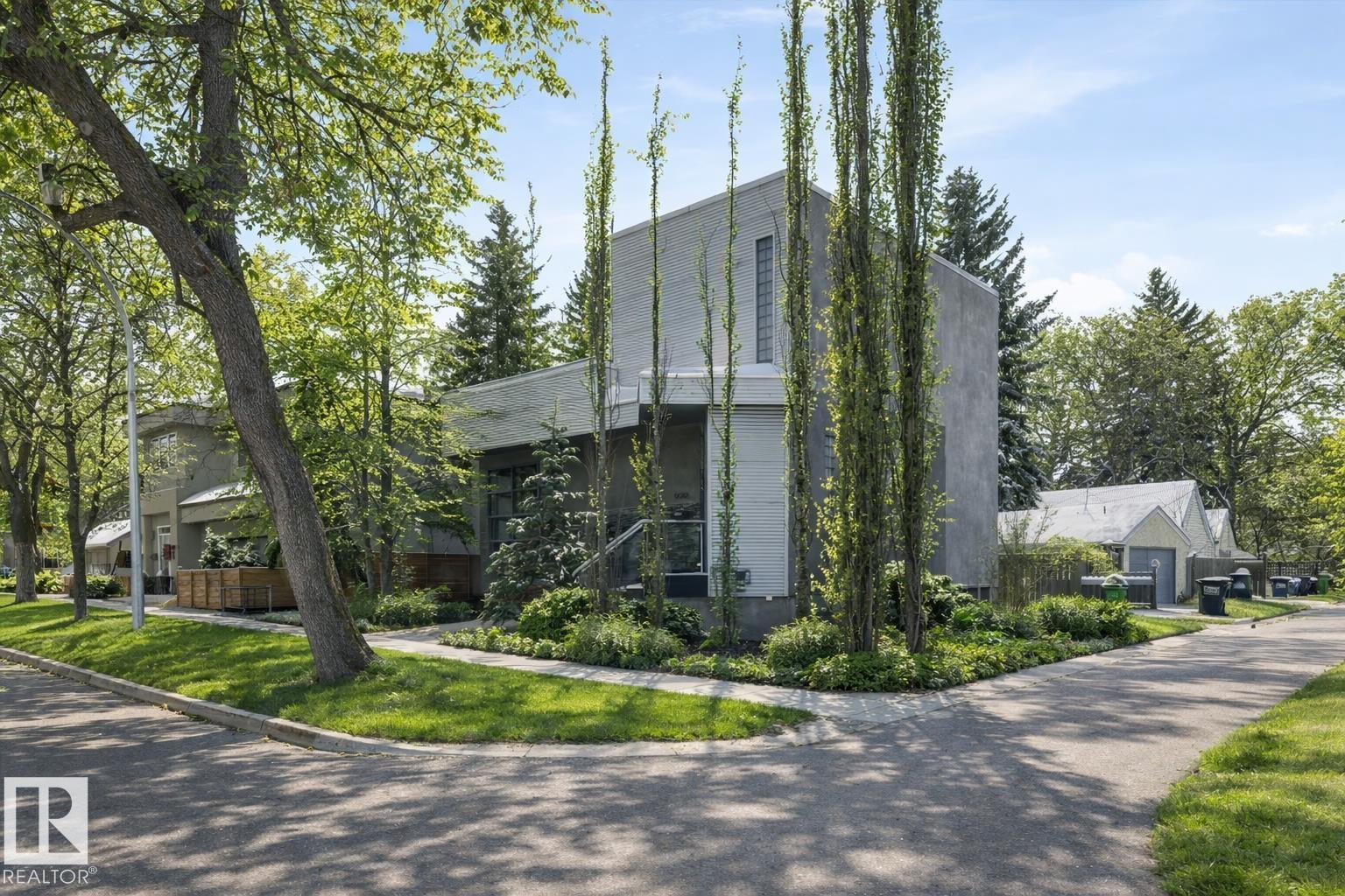 9012 98 ST NW, Edmonton