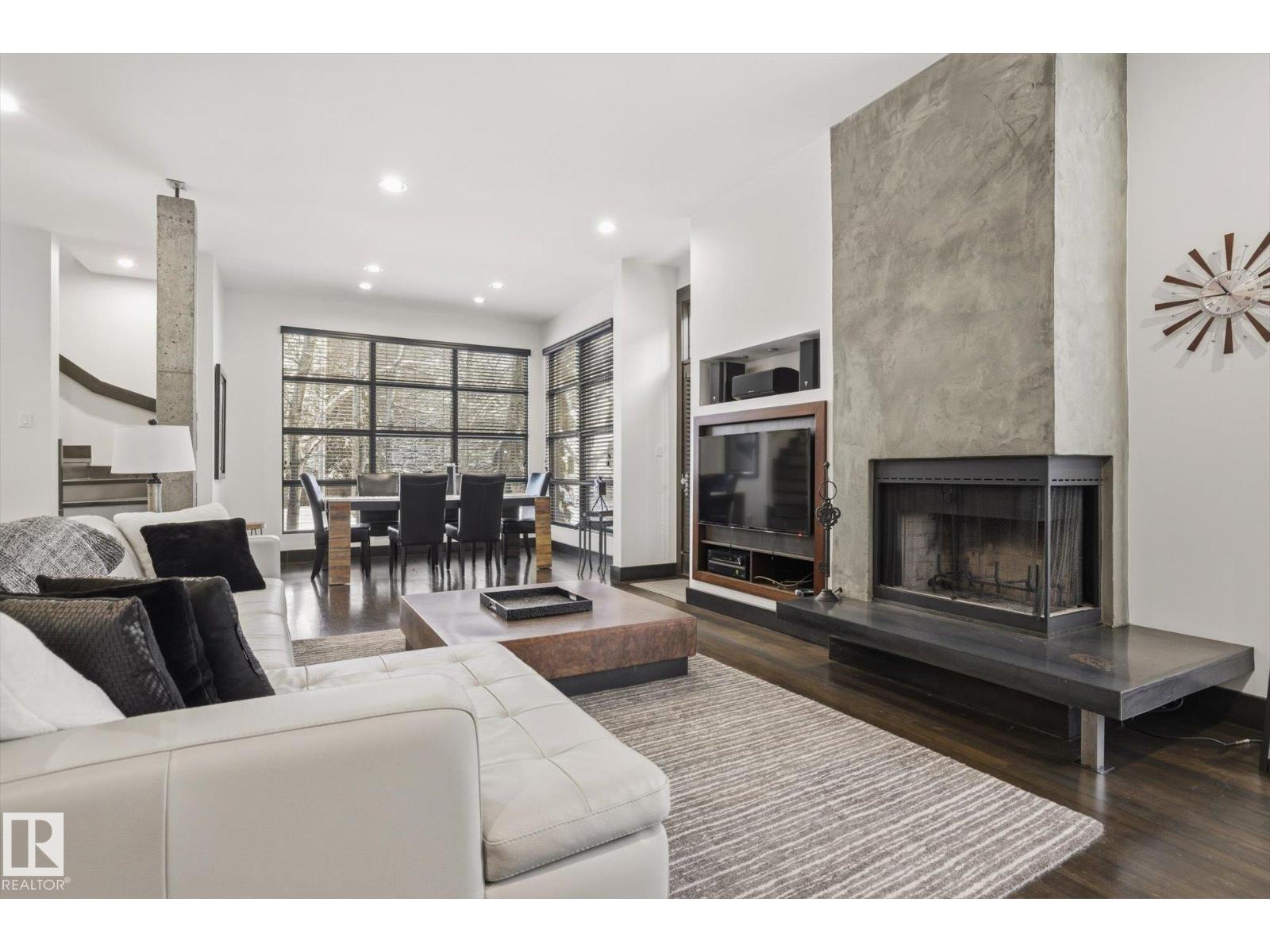 9012 98 ST NW, Edmonton