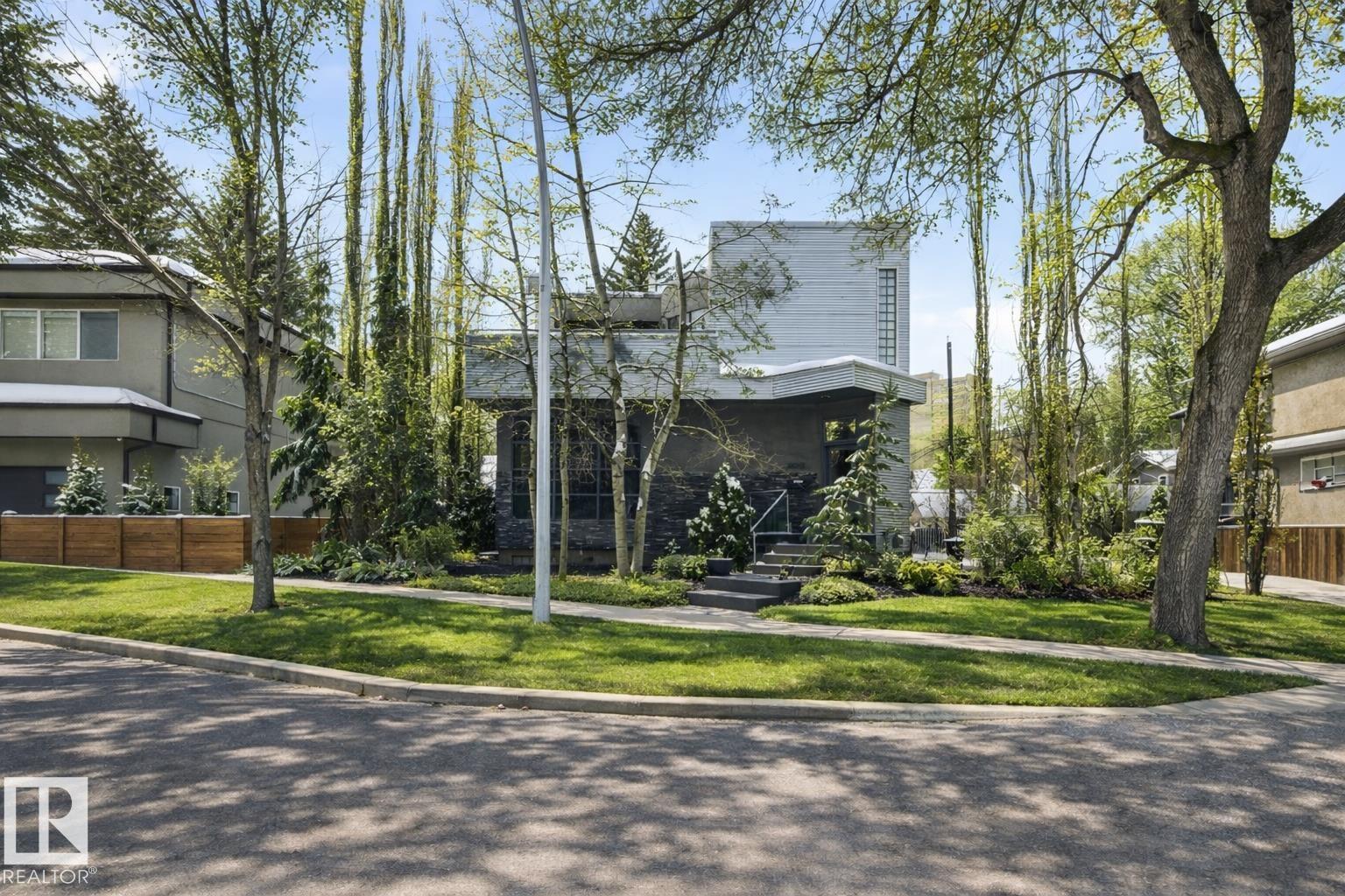 9012 98 ST NW, Edmonton