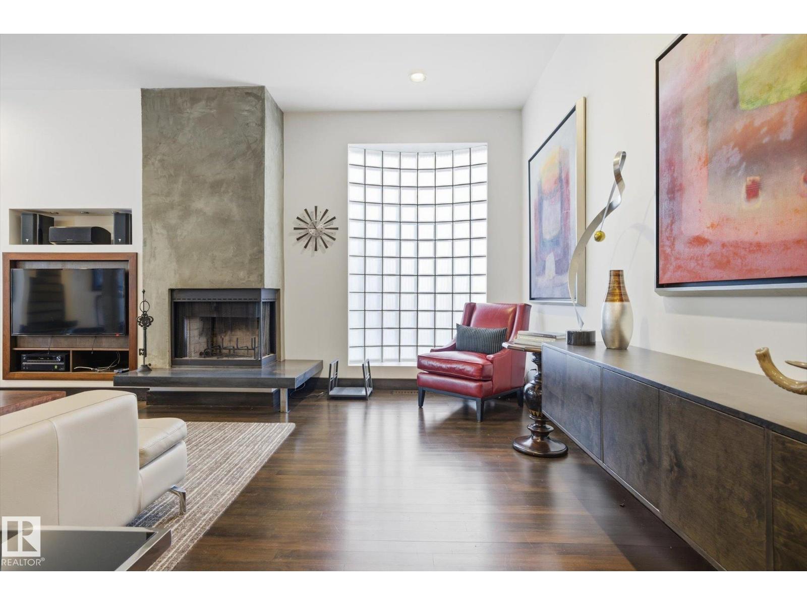 9012 98 ST NW, Edmonton