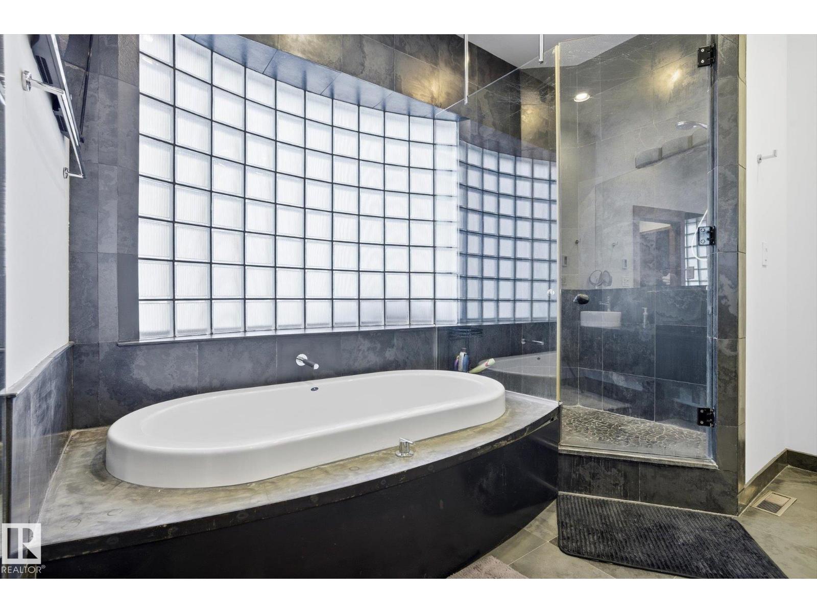 9012 98 ST NW, Edmonton