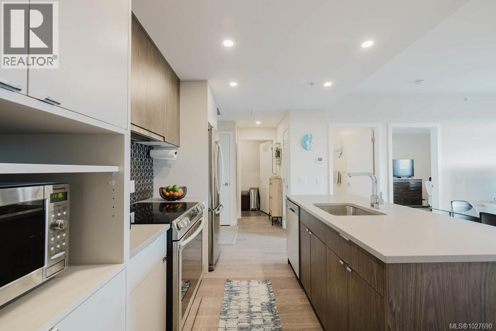 210 881 Short Street, Saanich