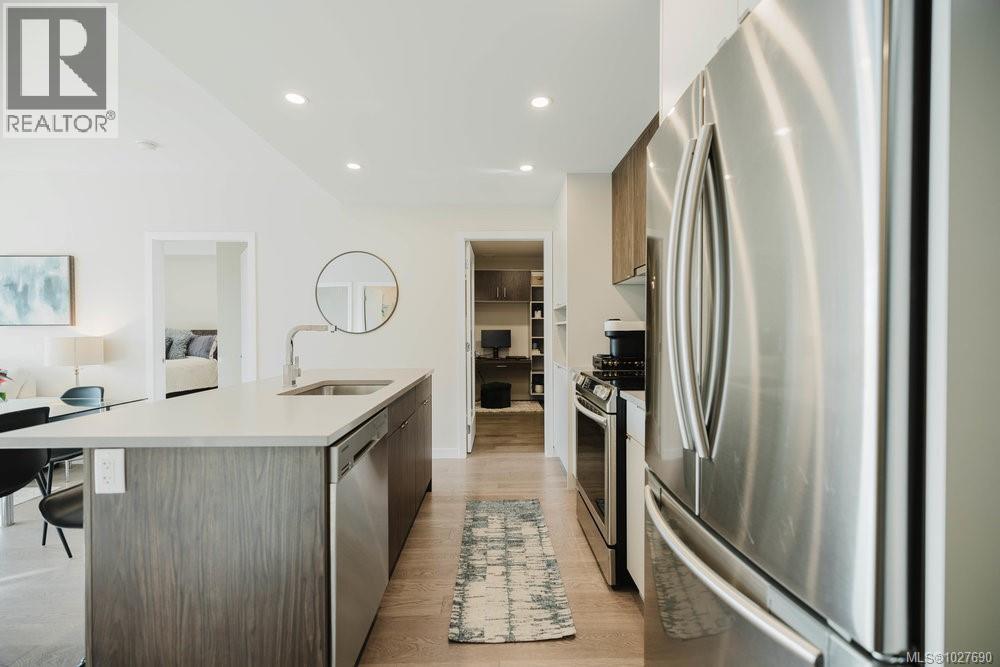 210 881 Short Street, Saanich