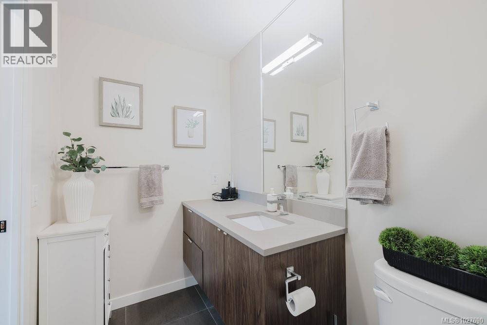 210 881 Short Street, Saanich