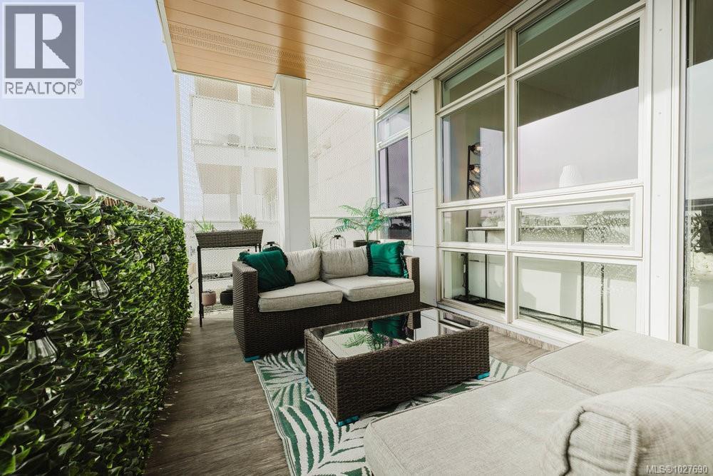 210 881 Short Street, Saanich