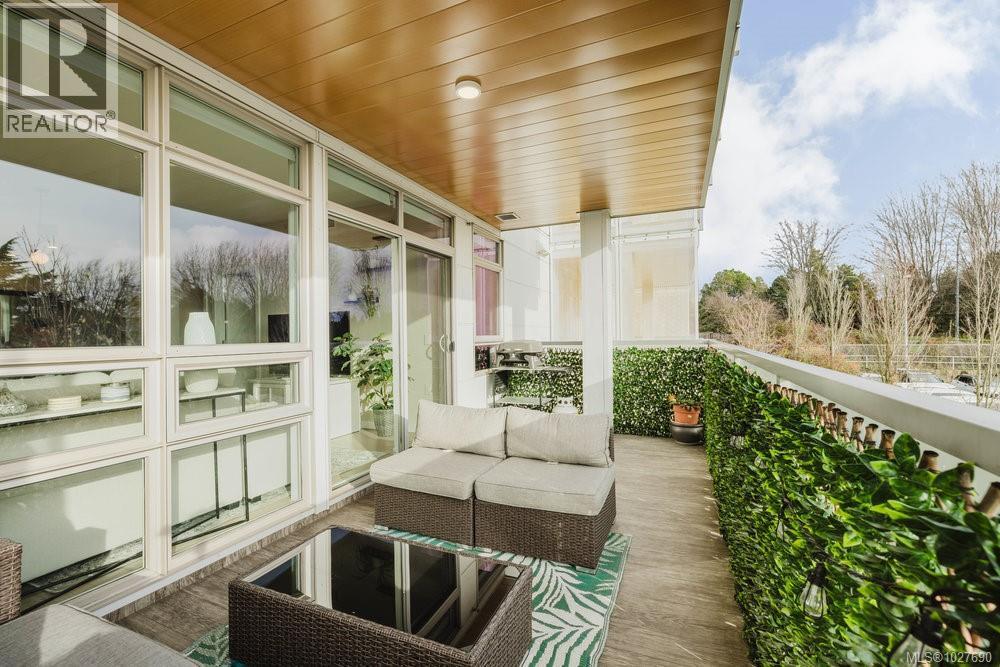 210 881 Short Street, Saanich