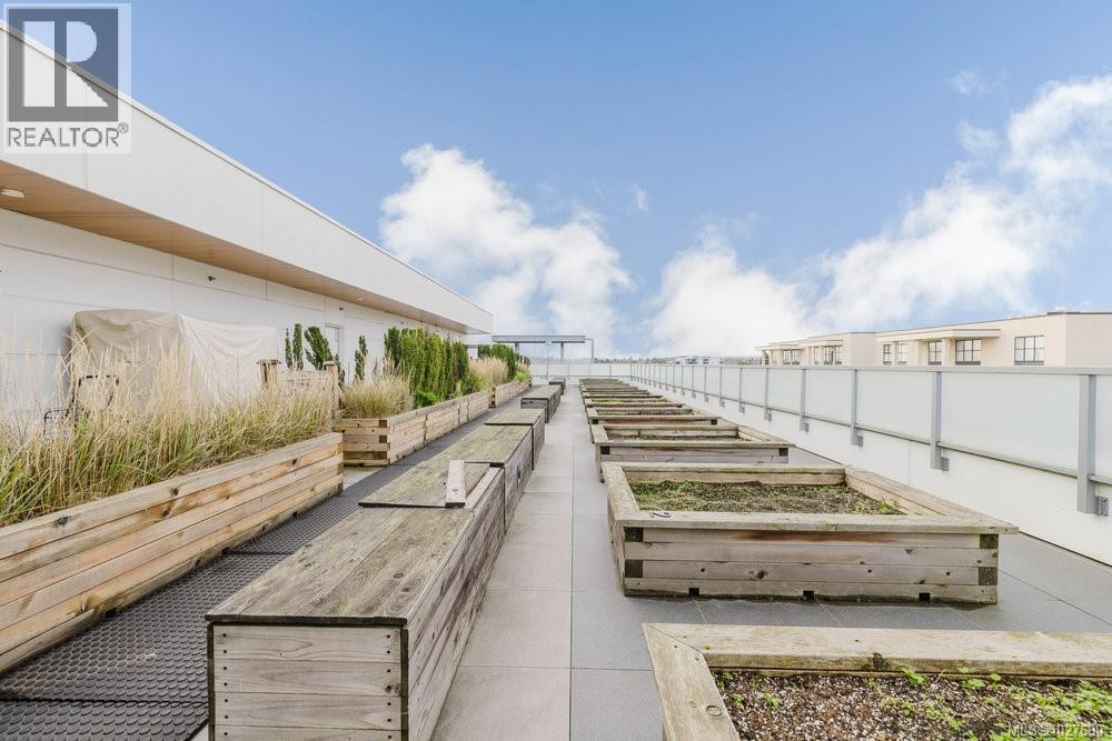 210 881 Short Street, Saanich