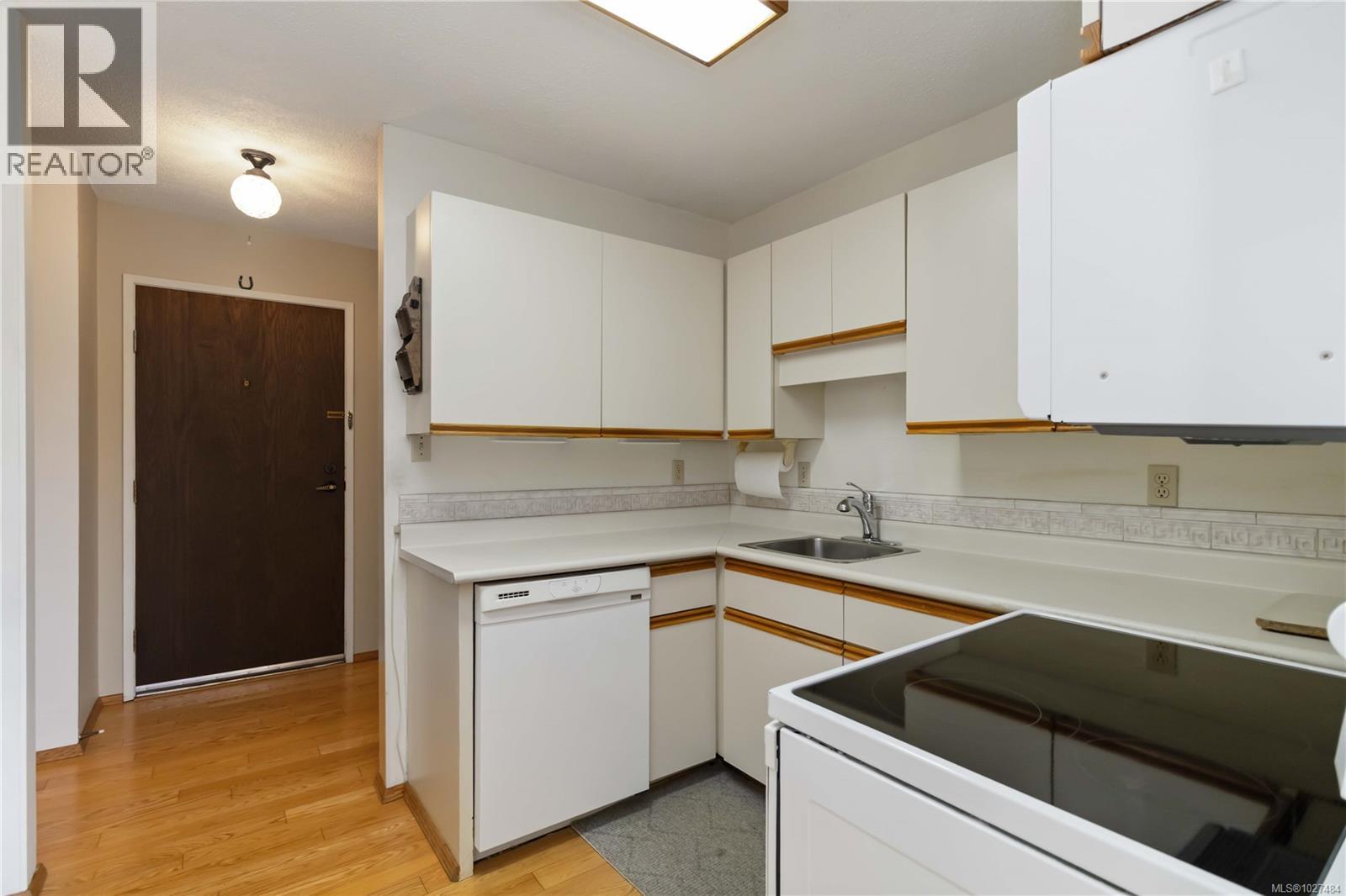 303 853 Selkirk Avenue, Esquimalt