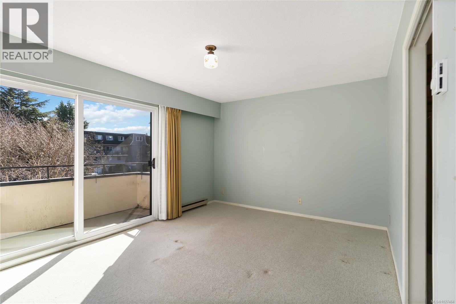 303 853 Selkirk Avenue, Esquimalt