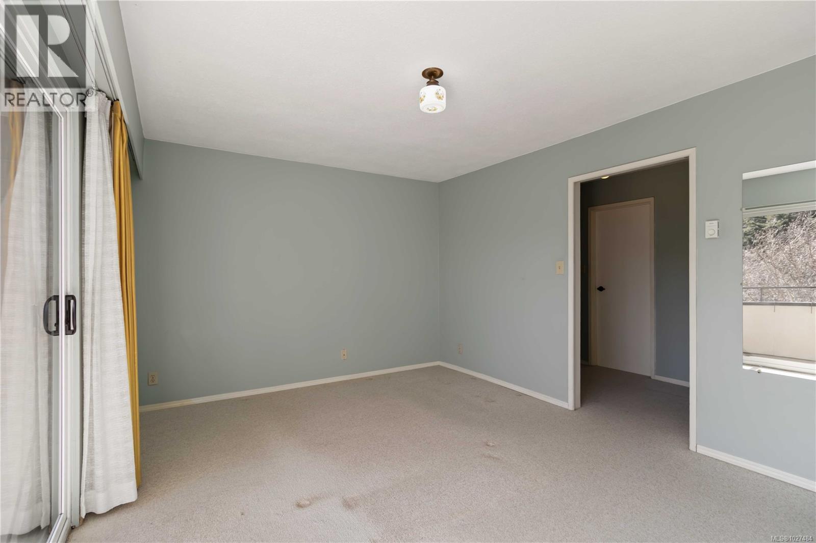 303 853 Selkirk Avenue, Esquimalt