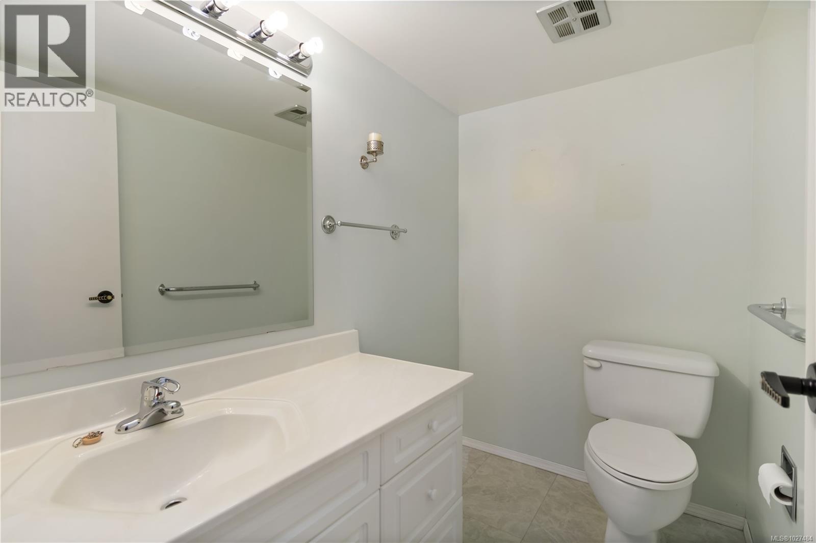 303 853 Selkirk Avenue, Esquimalt