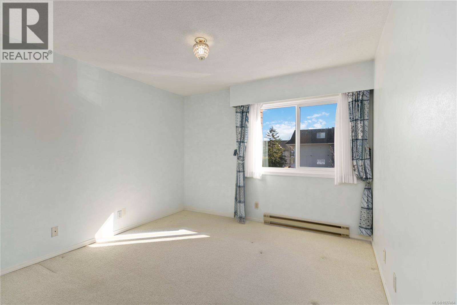 303 853 Selkirk Avenue, Esquimalt