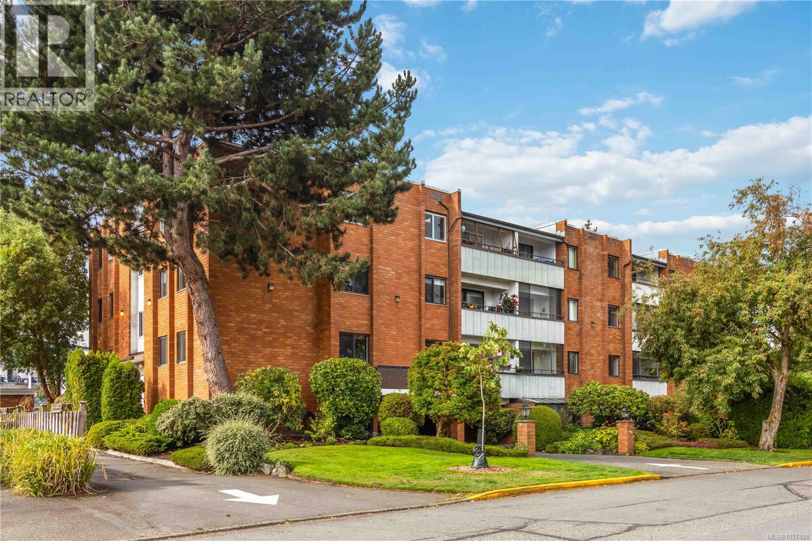 303 853 Selkirk Avenue, Esquimalt