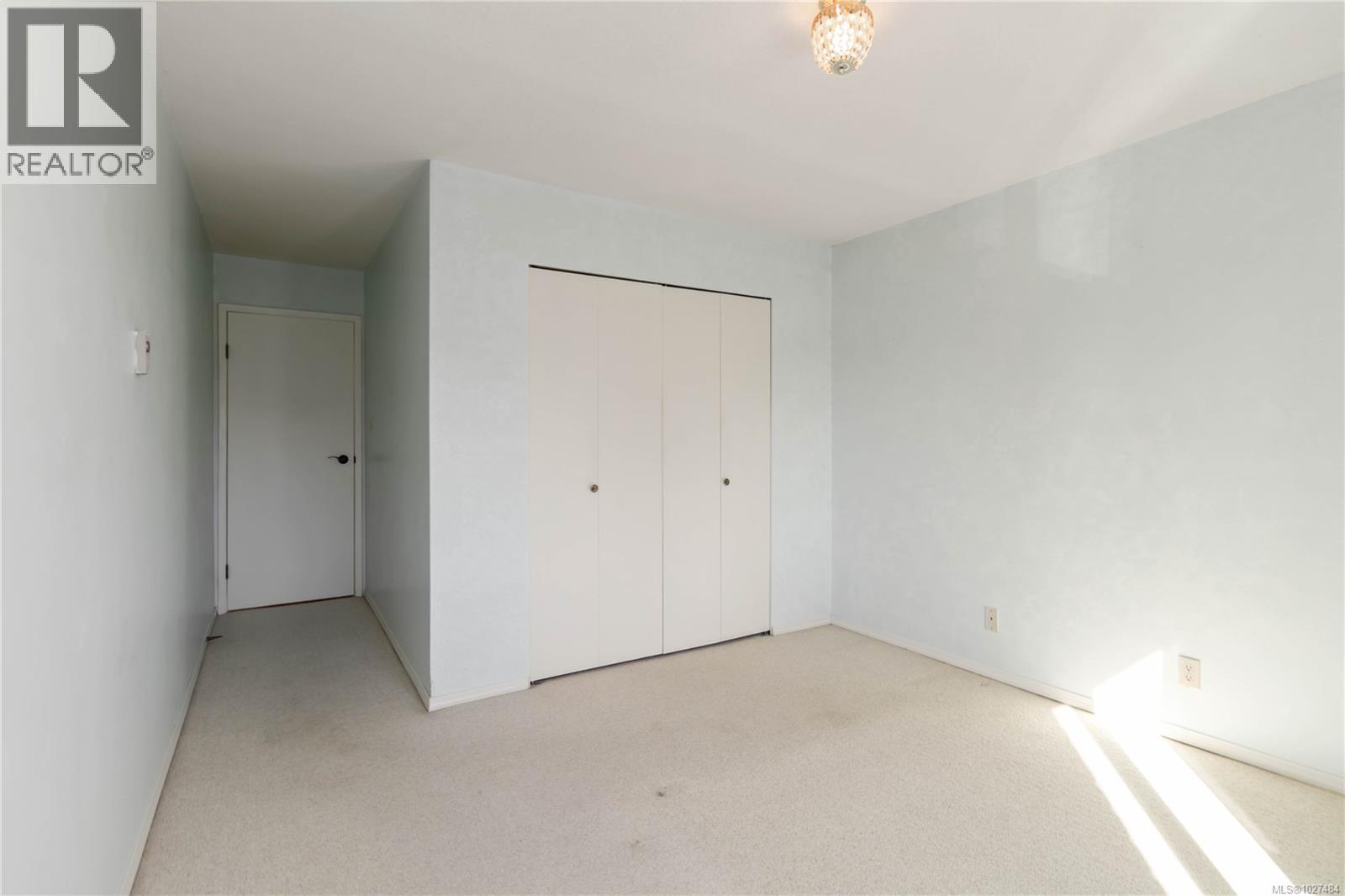 303 853 Selkirk Avenue, Esquimalt