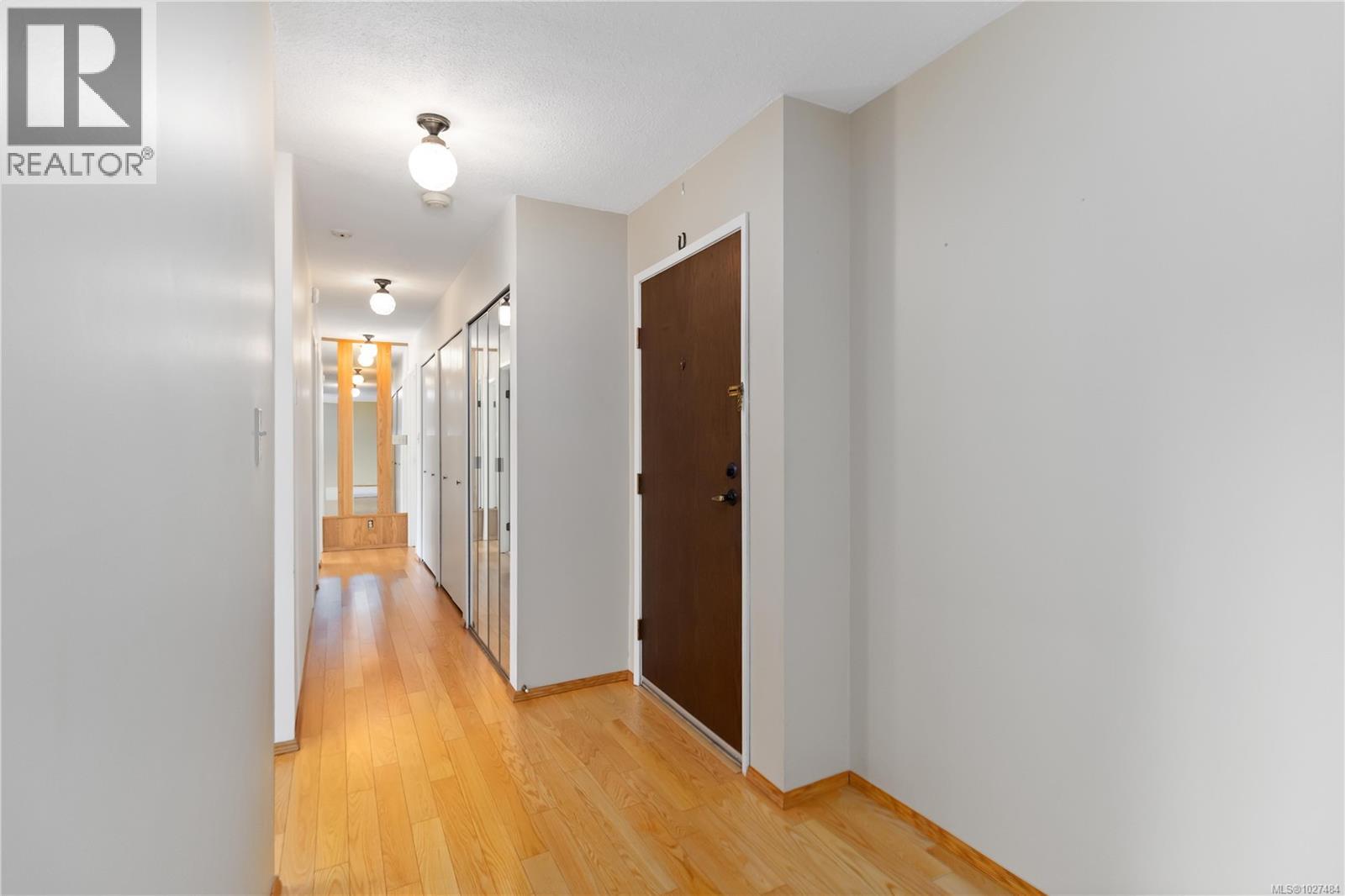 303 853 Selkirk Avenue, Esquimalt