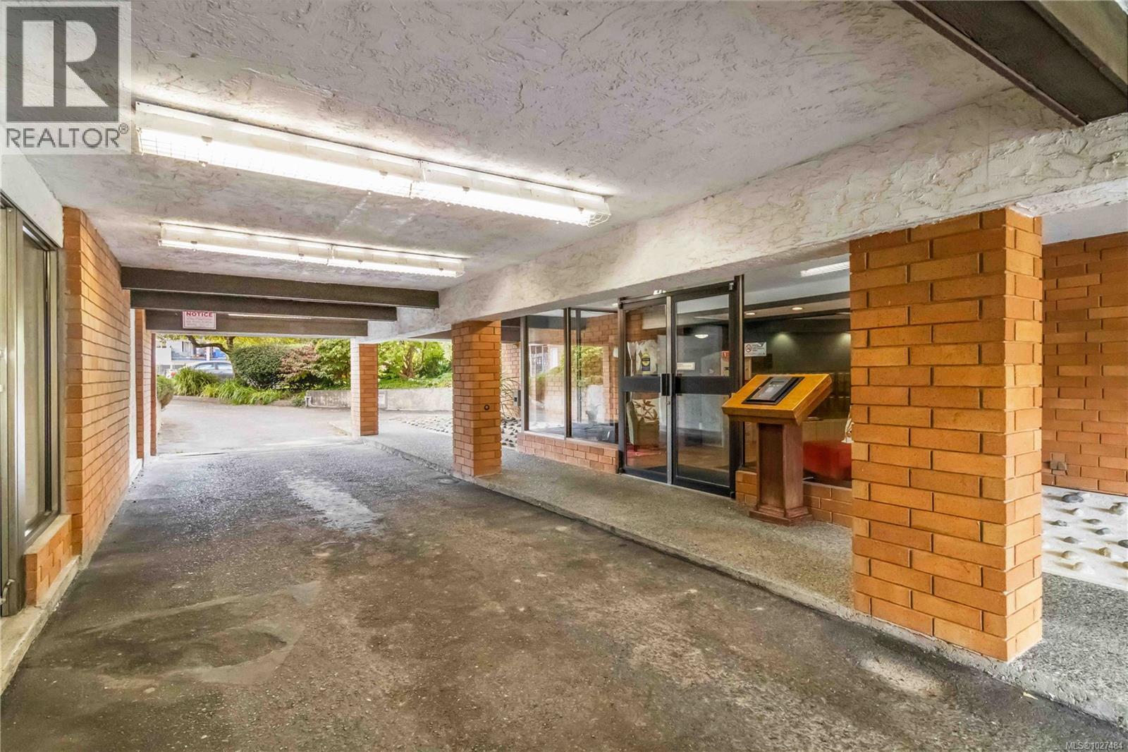 303 853 Selkirk Avenue, Esquimalt