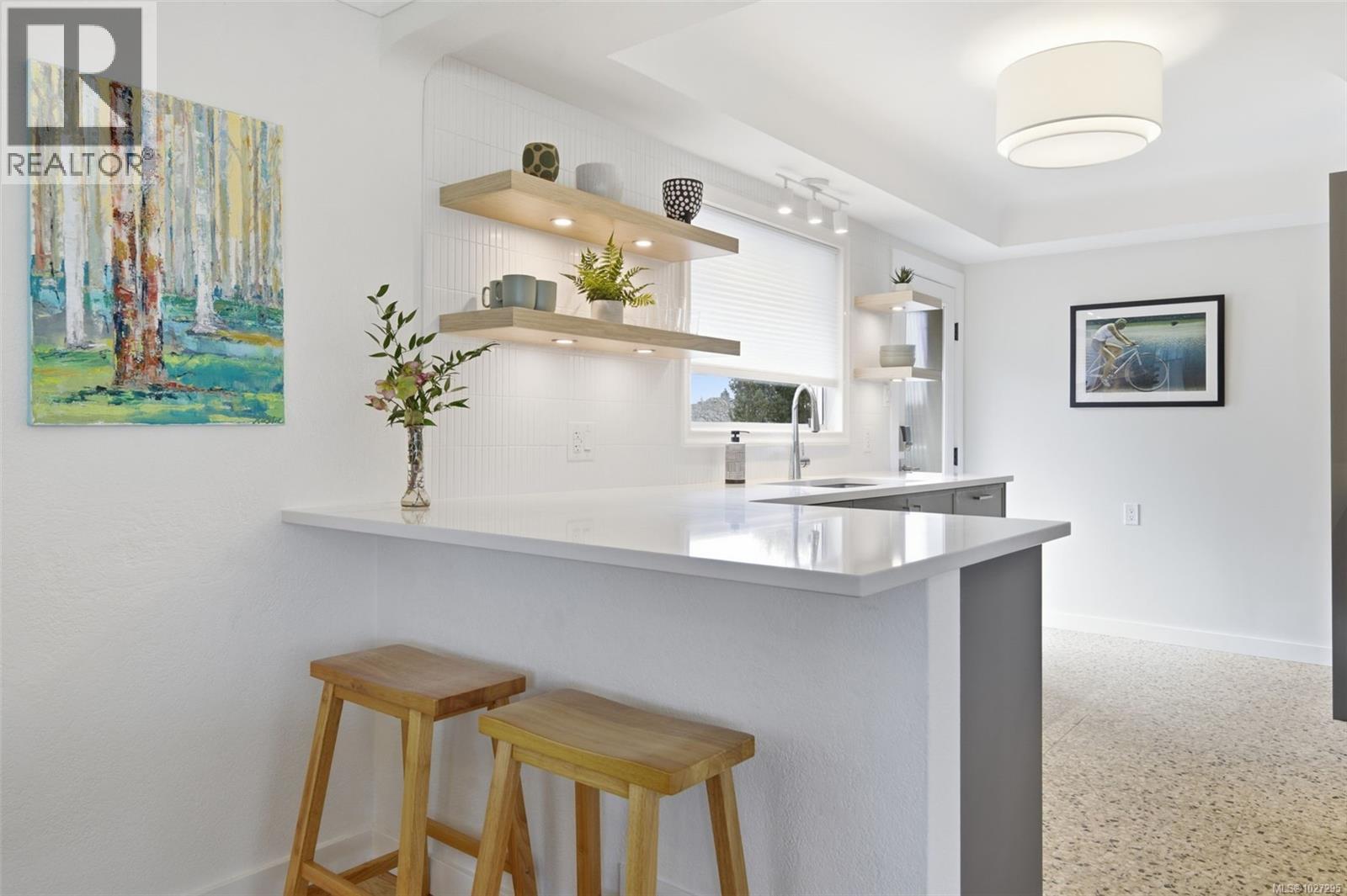  2450 Cadboro Bay Road, Oak Bay