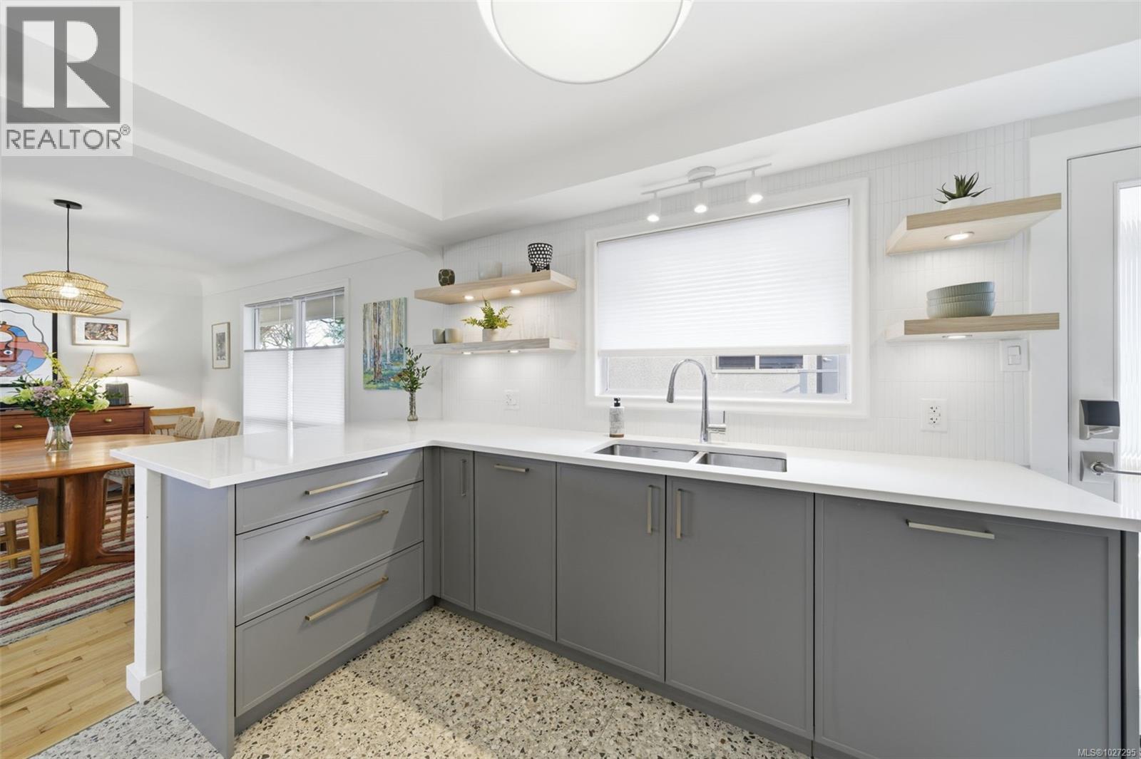  2450 Cadboro Bay Road, Oak Bay