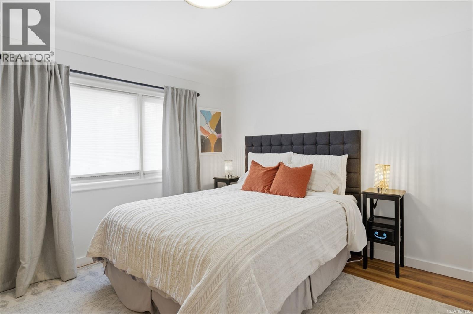  2450 Cadboro Bay Road, Oak Bay