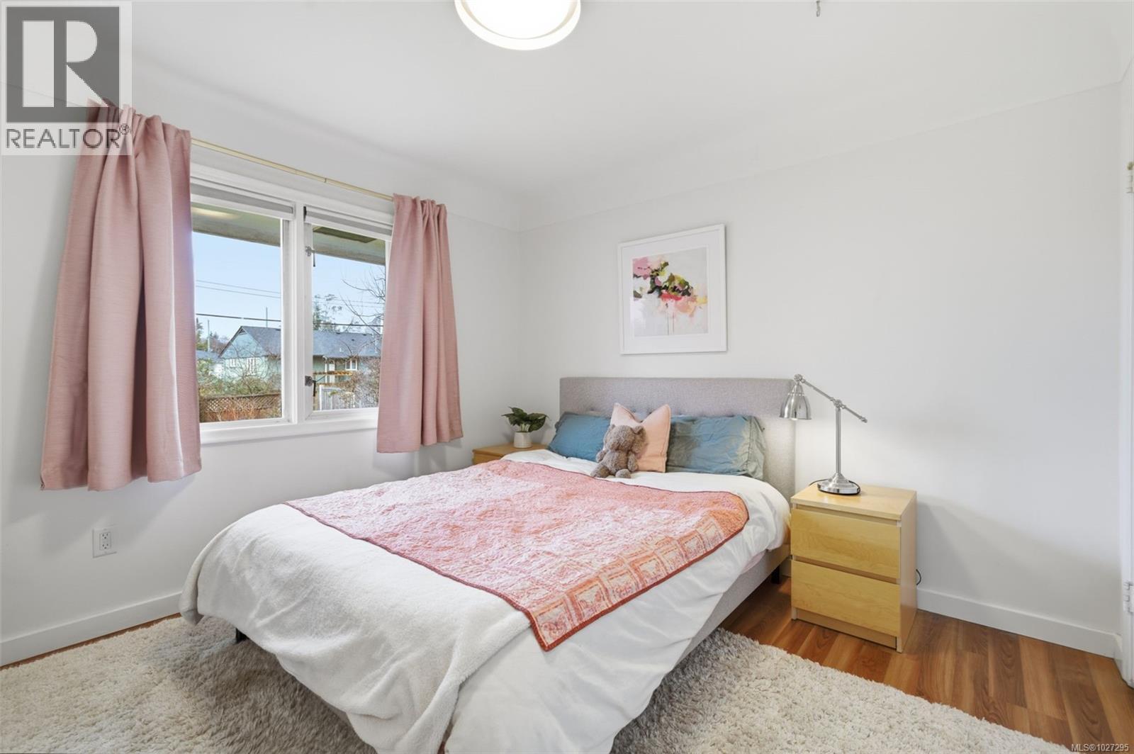  2450 Cadboro Bay Road, Oak Bay