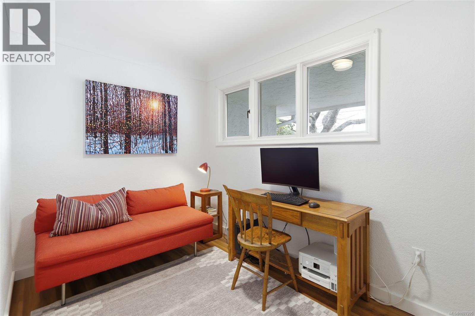  2450 Cadboro Bay Road, Oak Bay