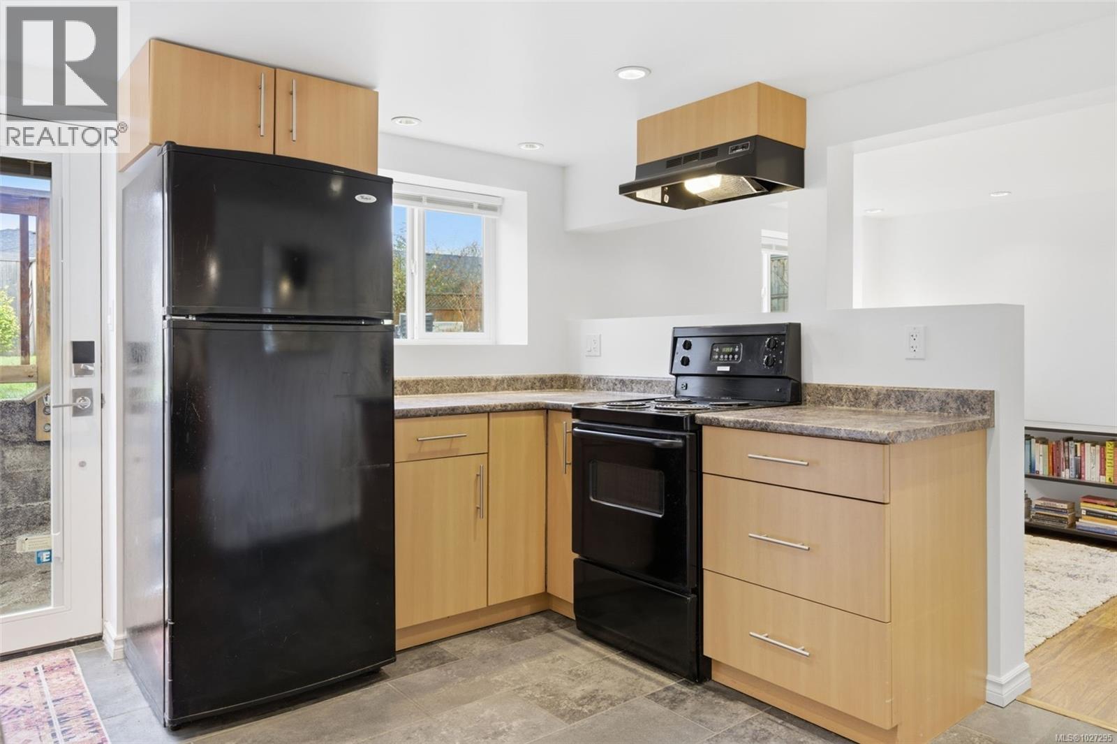  2450 Cadboro Bay Road, Oak Bay