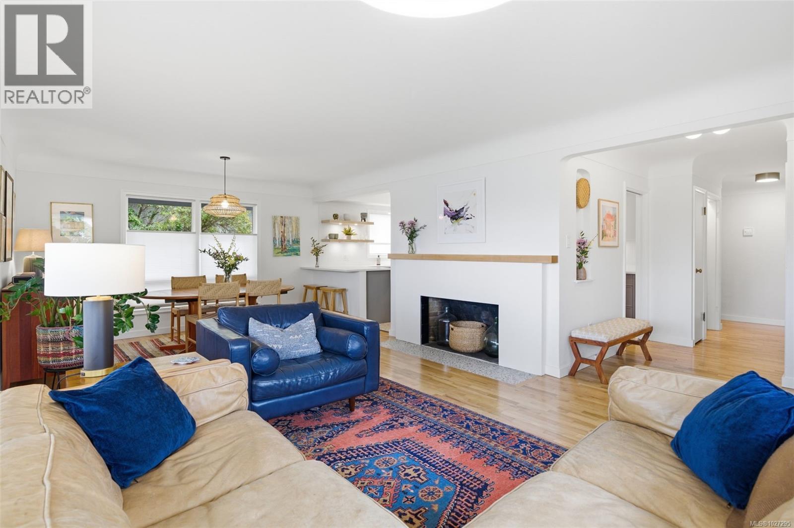  2450 Cadboro Bay Road, Oak Bay