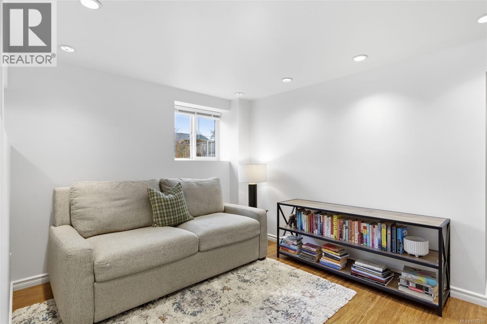  2450 Cadboro Bay Road, Oak Bay