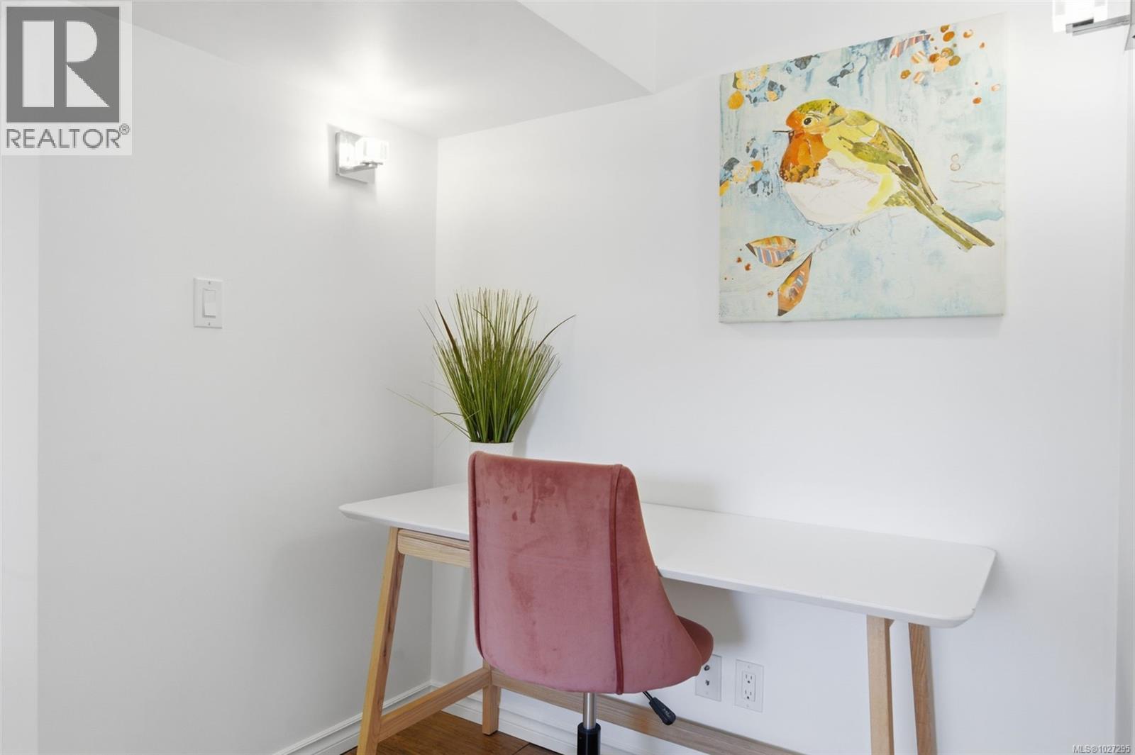  2450 Cadboro Bay Road, Oak Bay