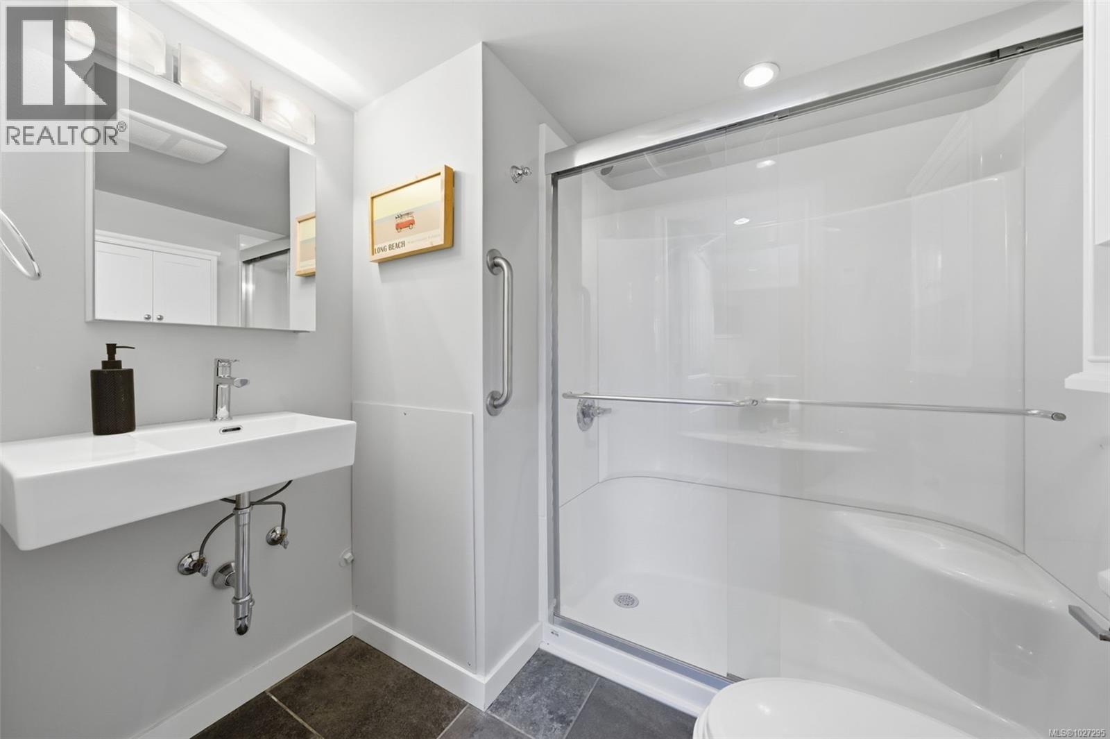  2450 Cadboro Bay Road, Oak Bay