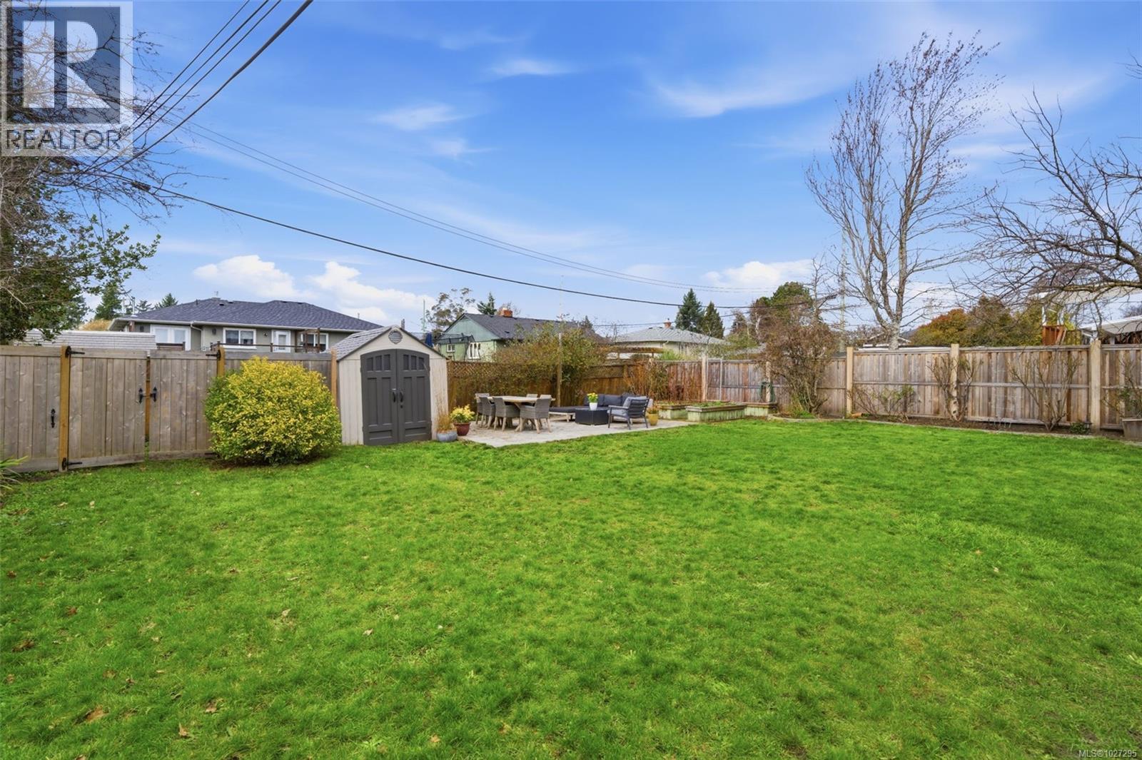  2450 Cadboro Bay Road, Oak Bay