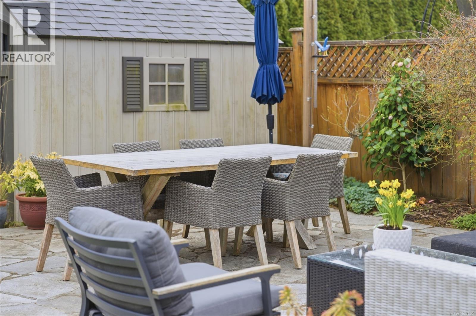  2450 Cadboro Bay Road, Oak Bay