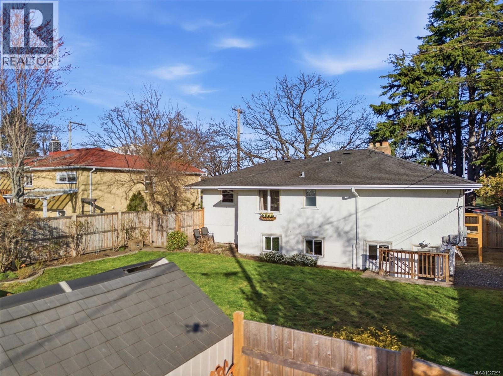  2450 Cadboro Bay Road, Oak Bay