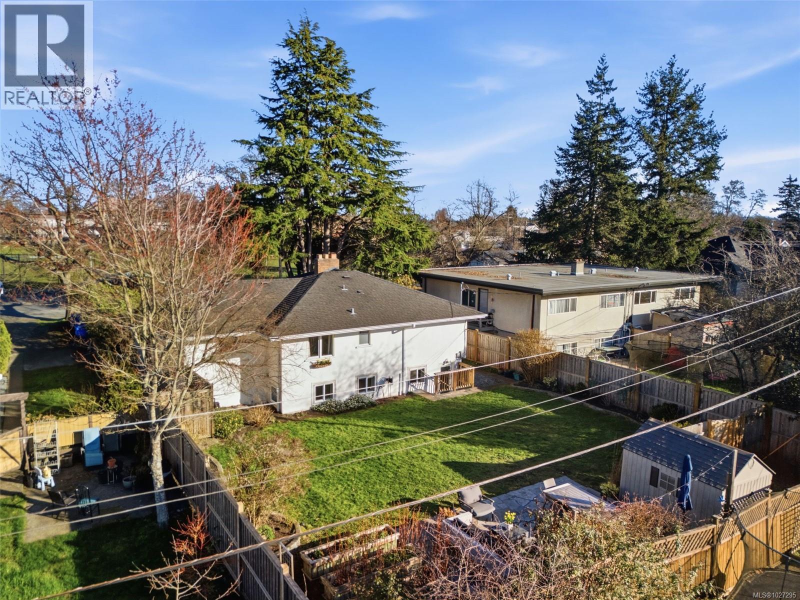  2450 Cadboro Bay Road, Oak Bay