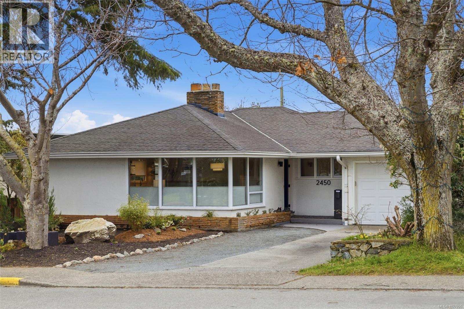  2450 Cadboro Bay Road, Oak Bay