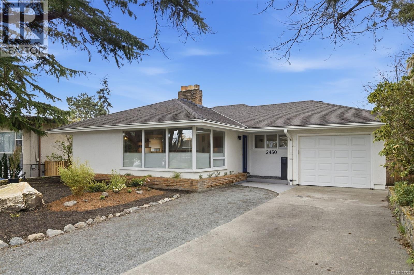  2450 Cadboro Bay Road, Oak Bay