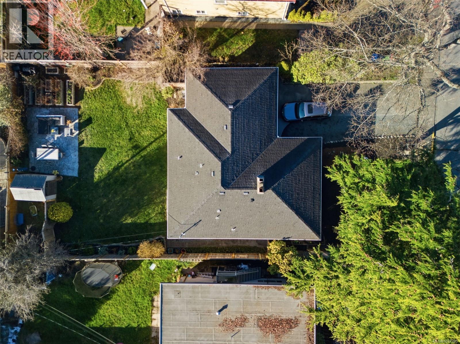  2450 Cadboro Bay Road, Oak Bay