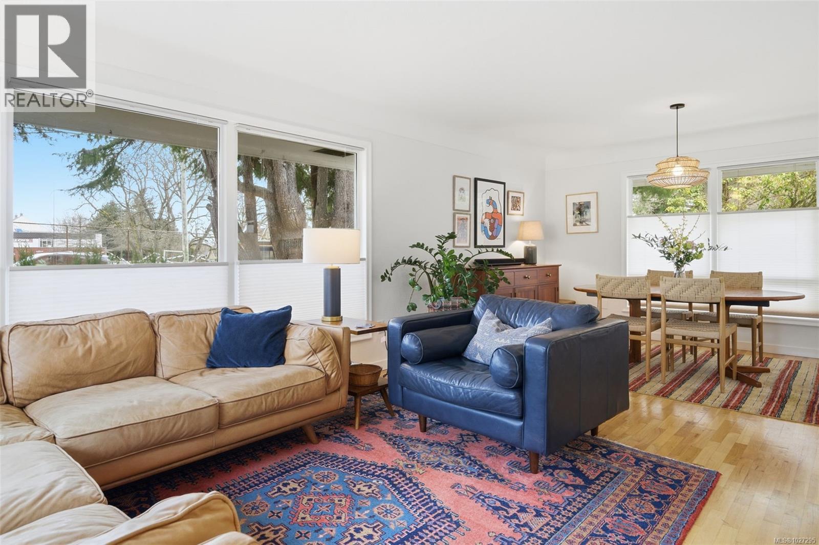  2450 Cadboro Bay Road, Oak Bay