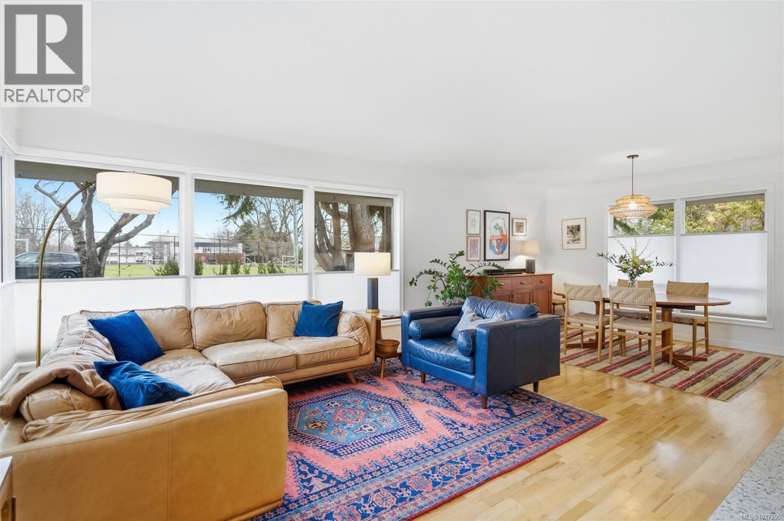  2450 Cadboro Bay Road, Oak Bay