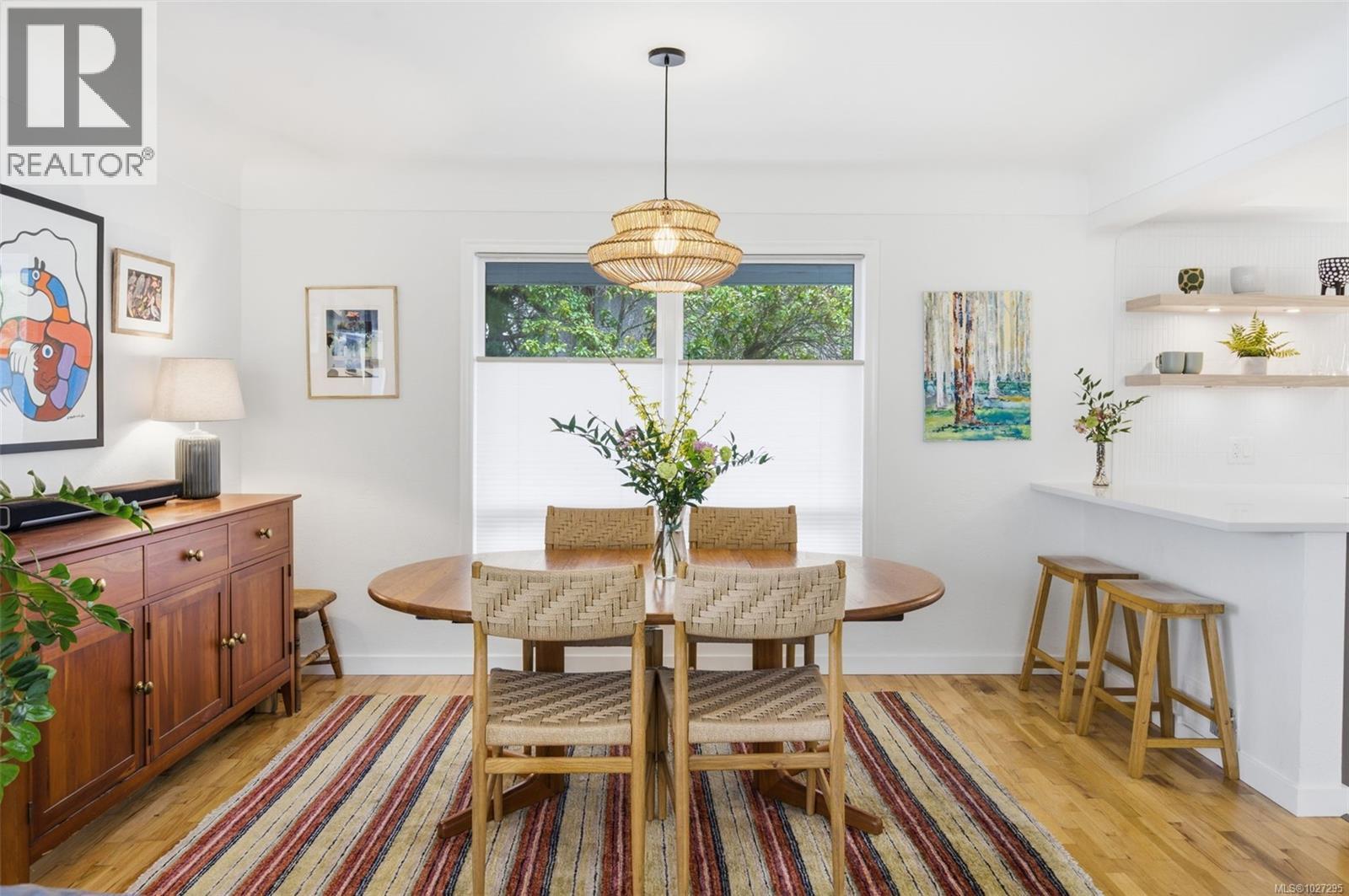  2450 Cadboro Bay Road, Oak Bay