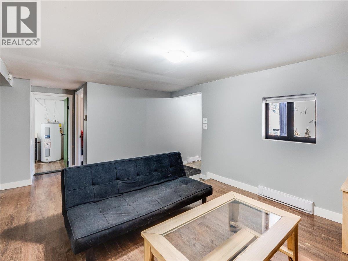 530 Turner Street, Warfield